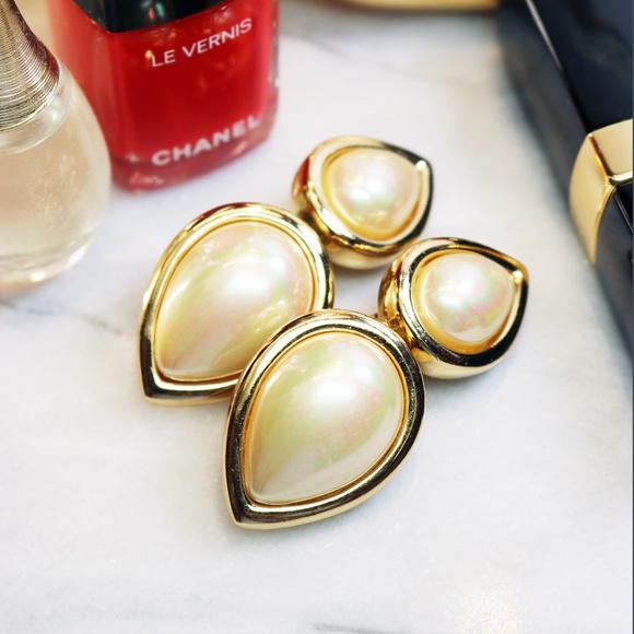 Christian Dior Pearl Cabochon Clip-On Earrings with Gold Plating *Signed* - Picture 5 of 16